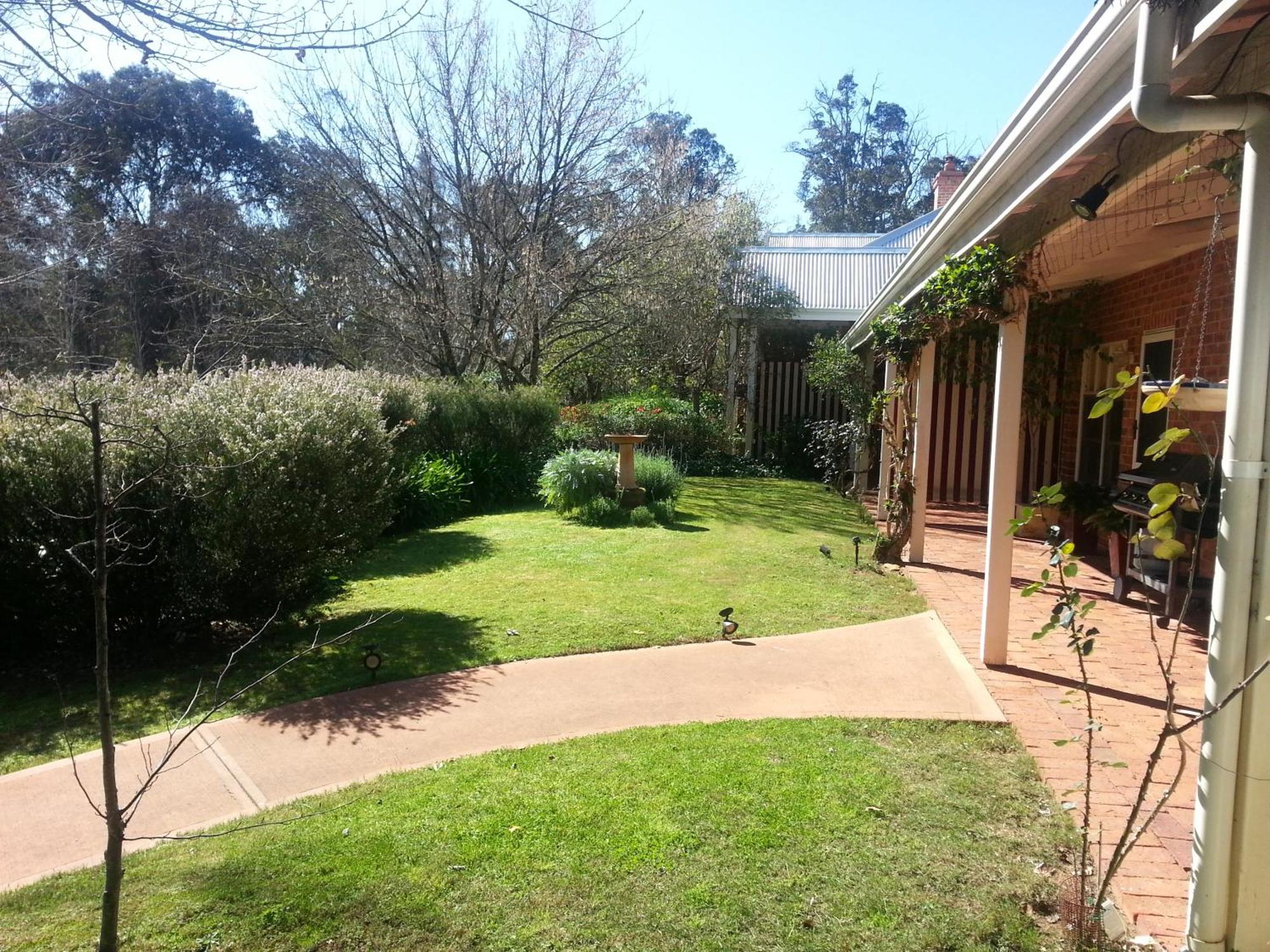 Гостевой дом Redgum Hill Country Retreat Балингап Экстерьер фото